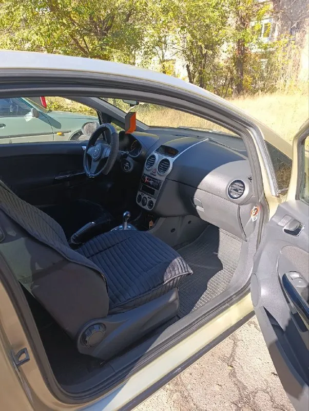 Срочно продам opel корса d 2008 г/в в идеальном состоянии (180 регион) любой вид оформления, двигатель 1,2 бензин, пробег 151 тыс км, сервисная книжка, 2 комплекта ключей. Багажник укомплектован ( запаска, домкрат, ключ, знак аварийной остановки) обслуживалась по регламенту. Акб супер. Двс работает как часы. Ркп easytronic, работают все режимы, листает чётко. Ходовка огонь. Ручник исправен, к электрике вопросов нет. Кузов оцинкован, днище и пороги в идеале, тонирована, зашумлена, стоят 14 штампы на хорошей зимней резине, салон в достойном виде, оснащена центральный замок, сигнализация, иммобилайзер, защита от детей. Эур, серво руль регулируется в двух плоскостях. Abs, 2 airbag, корректор фар. Эл стеклоподъёмники. Кондиционер эл регулировка и подогрев зеркал, обогрев заднего стекла, микролифт передних сидений, крепление isofix, линзованная оптика. Магнитола jvc с usb и aux разъемами, остальные вопросы по телефону +79495572
📲 Tg: олечка
📞 Звоните: +7(949)5572634 - фотография - 7