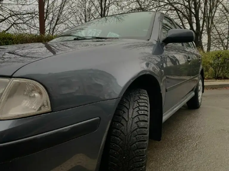 Продам skoda octavia tour 1.6л mpi 2009 г. В. Пробег 175000 км. (оригинал)за все время 3 владельца, птс оригинал. 2 ключа, все сервисные книги. Почти вся в родном окрасе (устранялись ваговские болячки) без дтп, без гнили, без коррозии, весь герметик и швы завод. Мотор работает тихо, ровно, тяга сумасшедшая. Масложора нет!от слова совсем. Кпп переключает плавно и мягко, без хрустов и вылетов. Подвеска отрабатывает без малейшего стука и т. П. Комплектация : электро зеркала с обогревом, abs, air bag, esp, электро-стеклоподъемники, климат-контроль ( заправлен), парктроники (штатные), приличная аудио система. Летом было сделано полное то, с заменой всех жидкостей, в том числе масло в коробке и всех тормозов в круг. Зимняя резина nokian на шипах, пробег один сезон, лето на литых дисках toyo, пробег тоже один сезон. Владею около двух лет, не такси и прочие службы! Автомобиль живой. Любые проверки за ваш счет. Отличный семейный вместительный авто, в котором можно быть уверенным,
📞 Звоните: +7(949)4755896 - фотография - 8