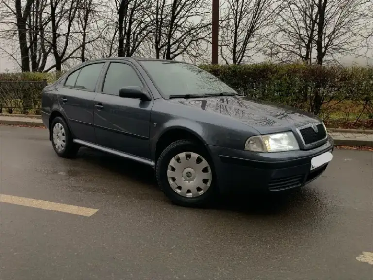Продам skoda octavia tour 1.6л mpi 2009 г. В. Пробег 175000 км. (оригинал)за все время 3 владельца, птс оригинал. 2 ключа, все сервисные книги. Почти вся в родном окрасе (устранялись ваговские болячки) без дтп, без гнили, без коррозии, весь герметик и швы завод. Мотор работает тихо, ровно, тяга сумасшедшая. Масложора нет!от слова совсем. Кпп переключает плавно и мягко, без хрустов и вылетов. Подвеска отрабатывает без малейшего стука и т. П. Комплектация : электро зеркала с обогревом, abs, air bag, esp, электро-стеклоподъемники, климат-контроль ( заправлен), парктроники (штатные), приличная аудио система. Летом было сделано полное то, с заменой всех жидкостей, в том числе масло в коробке и всех тормозов в круг. Зимняя резина nokian на шипах, пробег один сезон, лето на литых дисках toyo, пробег тоже один сезон. Владею около двух лет, не такси и прочие службы! Автомобиль живой. Любые проверки за ваш счет. Осмотр донецк
640 Рублей, торг
+79494755896, +79495216430 - фотография - 1