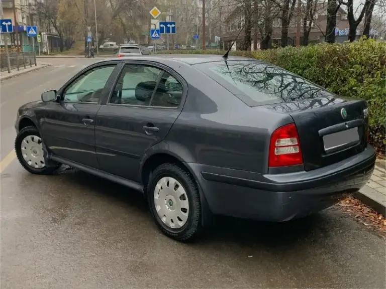 Продам skoda octavia tour 1.6л mpi 2009 г. В. Пробег 175000 км. (оригинал)за все время 3 владельца, птс оригинал. 2 ключа, все сервисные книги. Почти вся в родном окрасе (устранялись ваговские болячки) без дтп, без гнили, без коррозии, весь герметик и швы завод. Мотор работает тихо, ровно, тяга сумасшедшая. Масложора нет!от слова совсем. Кпп переключает плавно и мягко, без хрустов и вылетов. Подвеска отрабатывает без малейшего стука и т. П. Комплектация : электро зеркала с обогревом, abs, air bag, esp, электро-стеклоподъемники, климат-контроль ( заправлен), парктроники (штатные), приличная аудио система. Летом было сделано полное то, с заменой всех жидкостей, в том числе масло в коробке и всех тормозов в круг. Зимняя резина nokian на шипах, пробег один сезон, лето на литых дисках toyo, пробег тоже один сезон. Владею около двух лет, не такси и прочие службы! Автомобиль живой. Любые проверки за ваш счет. Осмотр донецк
640 Рублей, торг
+79494755896, +79495216430 - фотография - 9