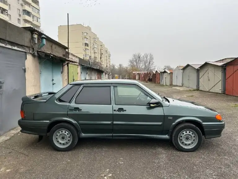 Продам свой автомобиль ваз 2115, 2011 года в отличном, состояние. Без дтп кузов весь целый дно пороги стаканы все целое заводское, в красивом цвете сочи, прошла т. О заменены масла фильтра ремень грм помпа, стойки ss20, обшимлена, без шумные замки мягинкая тихая обработана антикором, элькто стеклоподъемники подогревы сидений, музыка 355.000. Цена соответствует состояние  +79490371812 город мариуполь  всем добра ⛷ - фотография - 4