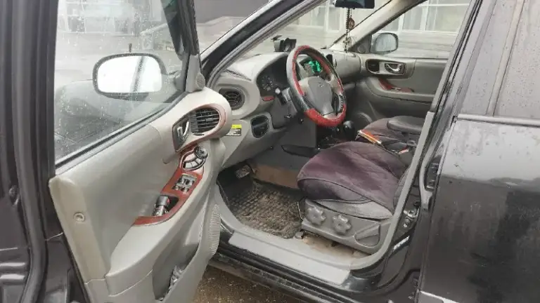 Продам hyundai santa fe classic год выпуска: 2003 поколение: i (2000—2012) пробег: 170 000 км объём двигателя: 2.2 л тип двигателя: бензин коробка передач: автомат привод: передний тип кузова: внедорожник 5-дверный руль: левый мощность: 146 л. С. 4 электростеклоподъемника, круиз контроль, бортовой компьютер, сенсорная магнитола 2 din с видеорегистратором, электрозеркала, автозапуск, противотуманные фары, в комплекте резина зима/лето на титанах, по документам все в порядке, я хозяин, есть нюансы по коробке, по лакокрасочным, цена 450 000 руб, торг, донецк, калининский район. По всем вопросам +79494794671.
📞 Звоните: +7(949)4794671 - фотография - 6