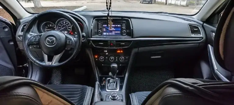 Продам mazda 6 grand touring год выпуска:2015 двигатель:2.5 бензин пробег:152000 коробка:автомат автомобиль в полной комплектации:кожаный салон с красной строчкой, электро-регулировка сидений, люк, система i-eloop(помогает снизить расход топлива на 10%), кнопка старт- стоп, мультируль, бортовой компьютер, камера заднего вида, обогрев зеркал и стекол, адаптивный свет, стоят новые bi-led линзы, датчик дождя, датчик давления шин, датчик слепых зон, удержание полосы, бесключевой доступ. Машина в хорошем состоянии, покрыта керамикой, технически полностью обслужена. 1,850🍋 +79496204279
📞 Звоните: +7(949)6204279 - фотография - 5