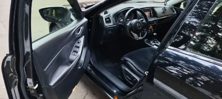 Продам mazda 6 grand touring год выпуска:2015 двигатель:2.5 бензин пробег:152000 коробка:автомат автомобиль в полной комплектации:кожаный салон с красной строчкой, электро-регулировка сидений, люк, система i-eloop(помогает снизить расход топлива на 10%), кнопка старт- стоп, мультируль, бортовой компьютер, камера заднего вида, обогрев зеркал и стекол, адаптивный свет, стоят новые bi-led линзы, датчик дождя, датчик давления шин, датчик слепых зон, удержание полосы, бесключевой доступ. Машина в хорошем состоянии, покрыта керамикой, технически полностью обслужена. 1,850🍋 +79496204279
📞 Звоните: +7(949)6204279 - фотография - 7