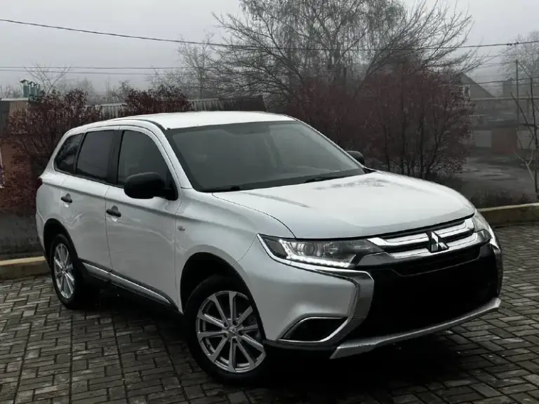 В продаже mitsubishi outlander 2015 года выпуска!
Автомобиль на бензиновом моторе объемом 2.0 литра, по технике абсолютно никаких вложений не требует, коробка работает идеально!
Автомобиль полностью в родной краске в красивом белом цвете на красивых дисках без внимания не остаётся, также хорошая комплектация: мульти руль, подогревы сидений, камера заднего вида, хорошая музыка, климат контроль, и тд!
Юридически абсолютно чистый автомобиль, возможна продажа в кредит также рассмотрю ваши предложения на обмен.
Осмотр донецк
Цена: 1.580.000₽, торг быстрому покупателю
☎️ +7 (949) 628-72-17
📞 Звоните: +7(949)6287217 - фотография - 3