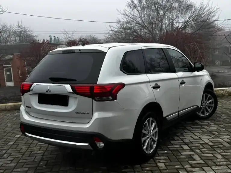 В продаже mitsubishi outlander 2015 года выпуска!
Автомобиль на бензиновом моторе объемом 2.0 литра, по технике абсолютно никаких вложений не требует, коробка работает идеально!
Автомобиль полностью в родной краске в красивом белом цвете на красивых дисках без внимания не остаётся, также хорошая комплектация: мульти руль, подогревы сидений, камера заднего вида, хорошая музыка, климат контроль, и тд!
Юридически абсолютно чистый автомобиль, возможна продажа в кредит также рассмотрю ваши предложения на обмен.
Осмотр донецк
Цена: 1.580.000₽, торг быстрому покупателю
☎️ +7 (949) 628-72-17
📞 Звоните: +7(949)6287217 - фотография - 5