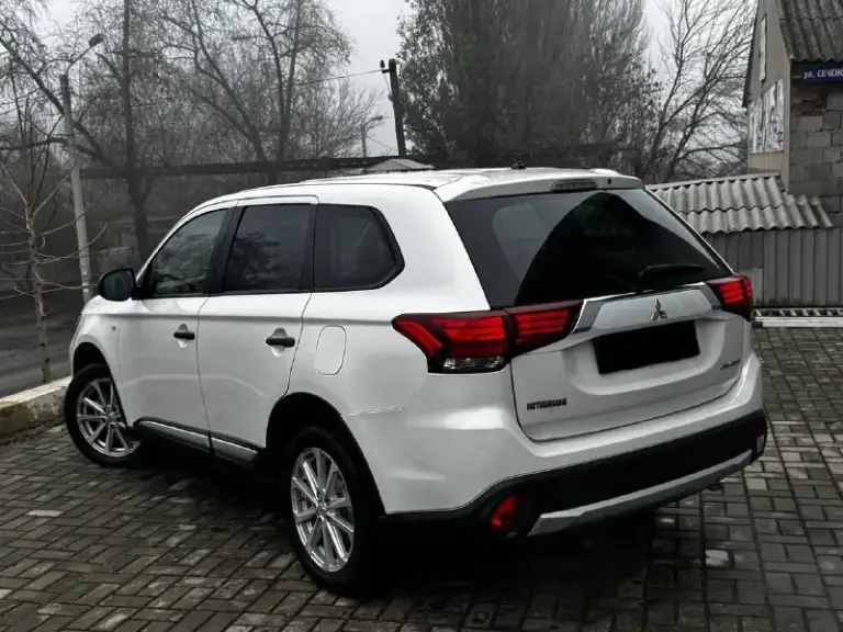 В продаже mitsubishi outlander 2015 года выпуска!
Автомобиль на бензиновом моторе объемом 2.0 литра, по технике абсолютно никаких вложений не требует, коробка работает идеально!
Автомобиль полностью в родной краске в красивом белом цвете на красивых дисках без внимания не остаётся, также хорошая комплектация: мульти руль, подогревы сидений, камера заднего вида, хорошая музыка, климат контроль, и тд!
Юридически абсолютно чистый автомобиль, возможна продажа в кредит также рассмотрю ваши предложения на обмен.
Осмотр донецк
Цена: 1.580.000₽, торг быстрому покупателю
☎️ +7 (949) 628-72-17
📞 Звоните: +7(949)6287217 - фотография - 6