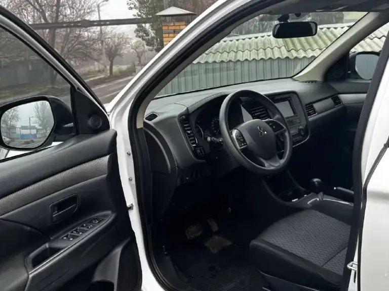 В продаже mitsubishi outlander 2015 года выпуска!
Автомобиль на бензиновом моторе объемом 2.0 литра, по технике абсолютно никаких вложений не требует, коробка работает идеально!
Автомобиль полностью в родной краске в красивом белом цвете на красивых дисках без внимания не остаётся, также хорошая комплектация: мульти руль, подогревы сидений, камера заднего вида, хорошая музыка, климат контроль, и тд!
Юридически абсолютно чистый автомобиль, возможна продажа в кредит также рассмотрю ваши предложения на обмен.
Осмотр донецк
Цена: 1.580.000₽, торг быстрому покупателю
☎️ +7 (949) 628-72-17
📞 Звоните: +7(949)6287217 - фотография - 8