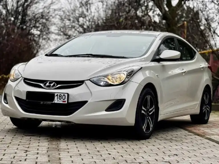 Продам hyundai elantra авто в отличном состоянии 2014 г. Объем двигатель 1.6 коробка автомат мультируль стеклоподъемники подогрев сидений руля родной пробег 160 000 км гаражная хранение продажа мы хозяева автомобиля два комплекта резины зима лета цена 1 250 000 руб. Телефон +7 949 484 37 35 николай васильевич - фотография - 1