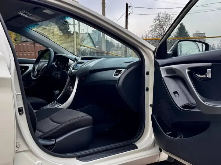 Продам hyundai elantra авто в отличном состоянии 2014 г. Объем двигатель 1.6 коробка автомат мультируль стеклоподъемники подогрев сидений руля родной пробег 160 000 км гаражная хранение продажа мы хозяева автомобиля два комплекта резины зима лета цена 1 250 000 руб. Телефон +7 949 484 37 35 николай васильевич - фотография - 10
