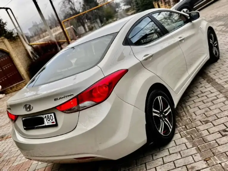 Продам hyundai elantra авто в отличном состоянии 2014 г. Объем двигатель 1.6 коробка автомат мультируль стеклоподъемники подогрев сидений руля родной пробег 160 000 км гаражная хранение продажа мы хозяева автомобиля два комплекта резины зима лета цена 1 250 000 руб. Телефон +7 949 484 37 35 николай васильевич - фотография - 5