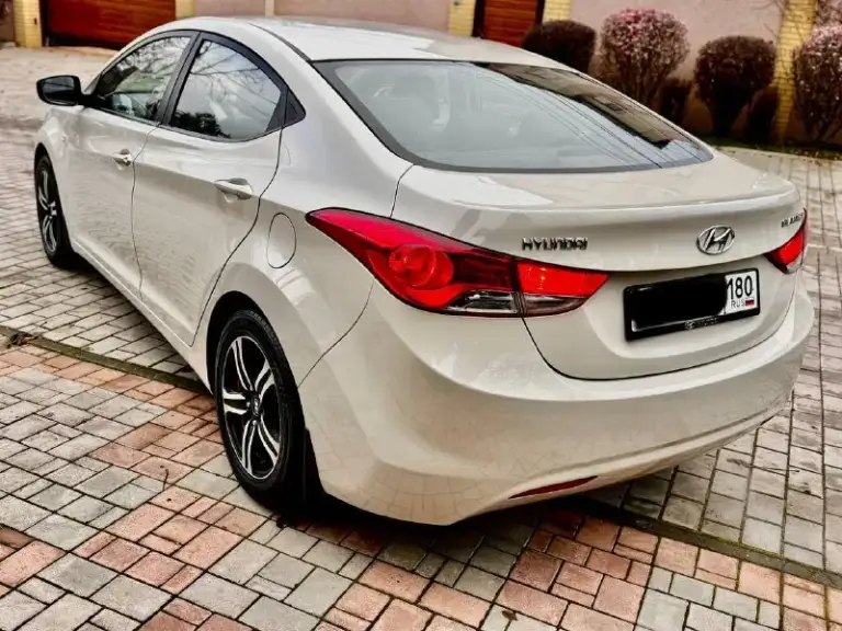 Продам hyundai elantra авто в отличном состоянии 2014 г. Объем двигатель 1.6 коробка автомат мультируль стеклоподъемники подогрев сидений руля родной пробег 160 000 км гаражная хранение продажа мы хозяева автомобиля два комплекта резины зима лета цена 1 250 000 руб. Телефон +7 949 484 37 35 николай васильевич - фотография - 6