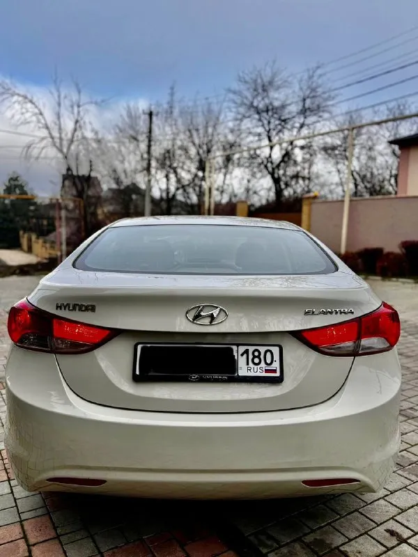 Продам hyundai elantra авто в отличном состоянии 2014 г. Объем двигатель 1.6 коробка автомат мультируль стеклоподъемники подогрев сидений руля родной пробег 160 000 км гаражная хранение продажа мы хозяева автомобиля два комплекта резины зима лета цена 1 250 000 руб. Телефон +7 949 484 37 35 николай васильевич - фотография - 7