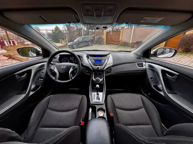 Продам hyundai elantra авто в отличном состоянии 2014 г. Объем двигатель 1.6 коробка автомат мультируль стеклоподъемники подогрев сидений руля родной пробег 160 000 км гаражная хранение продажа мы хозяева автомобиля два комплекта резины зима лета цена 1 250 000 руб. Телефон +7 949 484 37 35 николай васильевич - фотография - 8