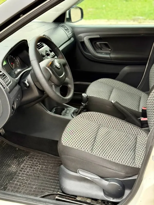🇨🇿 Skoda fabia mkll 1,4

💰Цена: 620 000р
🏢Город: мариуполь
📅Год выпуска: 2012
🧾Пробег: 196 000км.
⚙️Двигатель: 1.4
⛽Топливо: бензин
⚙️Кпп: механика

📞 Телефон:

+7-949-727-41-51
+7-989-263-55-56
+7-949-551-91-52

💾 Описание:

Fabia идеальный выбор для тех, кто ищет надёжный и практичный автомобиль. Этот универсал отличается элегантным дизайном и просторным салоном.

✅3 Владельца, птс оригинал

✅Отличное состояние кузова, без коррозии и дефектов

✅Хорошее техническое состояние, ходовая перебрана

Комплектация 👍:
Кондиционер обслужен (холодильник шикарно), гур, abs, центральный замок, подогрев сидений, электропакет, два ключа, магнитола с bluetooth.

Улица шевченко 269 - фотография - 9