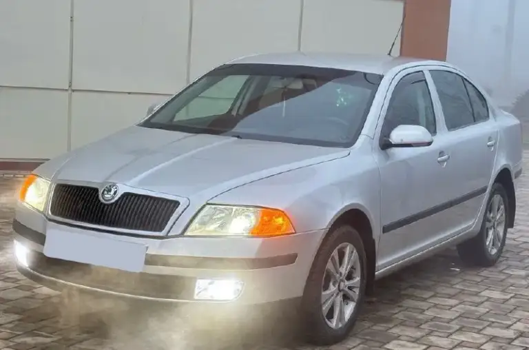 Skoda octavia a5
2006Г. В. Чешская сборка!
Птс оригинал 3хоз.
5 Лет в одних руках!
Автомобиль без каких либо вложений
Оцинкованный кузов,
Сохранился очень хорошо!
Без недочетов!
В дтп не участвовал!
Все герметики и швы на месте!
Самая надежная связка
Мотор 1.6 mpi и механическая коробка передач!
По двигателю все идеально!
Работает ровно и тихо!
Без посторонних шумов,
Масло не берет от слова совсем!
Кпп переключается плавно,
Без хруста и вылетов!
Ходовая часть взбитая!
Без стуков скрипов и тому подобного,
В ходу очень приятный авто!
По комплектации:
Кондиционер,
Системы (abs) (esp),
Подогрев сидений,
4Эл. Стеклоподъемника,
Задние партроники,
Сервисная книжка,
Два ключа,
Установлена качественная оптика bi-led линзы, дорогие led лампы в туманки, видимость прекрасная,
Сигнализация starline с автозапуском,
Оригинальный магнитофон skoda bolero и 4 заводских динамика, играет качественно!
Стоит зимняя резина michelin.
Приятный салон,
Без порезов и потертостей!
Цена 750.000т/р торг.
+79494164662,
+79494565088 - фотография - 1