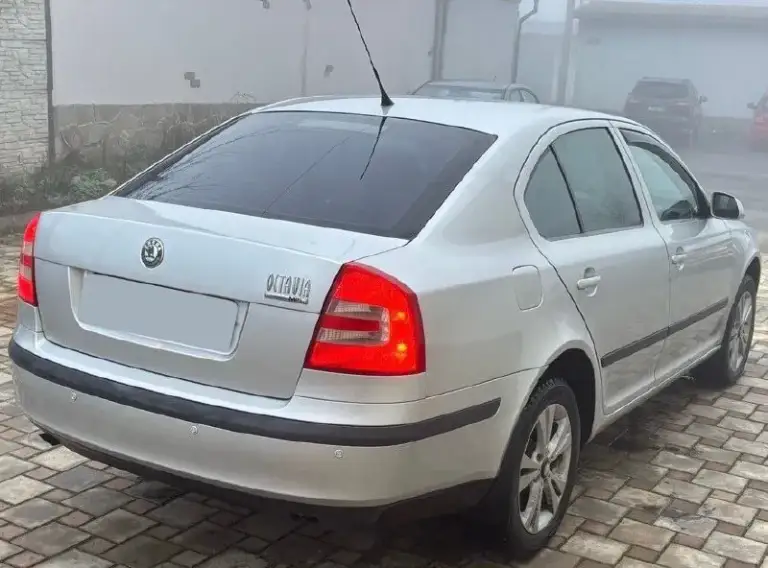 Skoda octavia a5
2006Г. В. Чешская сборка!
Птс оригинал 3хоз.
5 Лет в одних руках!
Автомобиль без каких либо вложений
Оцинкованный кузов,
Сохранился очень хорошо!
Без недочетов!
В дтп не участвовал!
Все герметики и швы на месте!
Самая надежная связка
Мотор 1.6 mpi и механическая коробка передач!
По двигателю все идеально!
Работает ровно и тихо!
Без посторонних шумов,
Масло не берет от слова совсем!
Кпп переключается плавно,
Без хруста и вылетов!
Ходовая часть взбитая!
Без стуков скрипов и тому подобного,
В ходу очень приятный авто!
По комплектации:
Кондиционер,
Системы (abs) (esp),
Подогрев сидений,
4Эл. Стеклоподъемника,
Задние партроники,
Сервисная книжка,
Два ключа,
Установлена качественная оптика bi-led линзы, дорогие led лампы в туманки, видимость прекрасная,
Сигнализация starline с автозапуском,
Оригинальный магнитофон skoda bolero и 4 заводских динамика, играет качественно!
Стоит зимняя резина michelin.
Приятный салон,
Без порезов и потертостей!
Цена 750.000т/р торг.
+79494164662,
+79494565088 - фотография - 3
