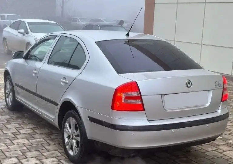 Skoda octavia a5
2006Г. В. Чешская сборка!
Птс оригинал 3хоз.
5 Лет в одних руках!
Автомобиль без каких либо вложений
Оцинкованный кузов,
Сохранился очень хорошо!
Без недочетов!
В дтп не участвовал!
Все герметики и швы на месте!
Самая надежная связка
Мотор 1.6 mpi и механическая коробка передач!
По двигателю все идеально!
Работает ровно и тихо!
Без посторонних шумов,
Масло не берет от слова совсем!
Кпп переключается плавно,
Без хруста и вылетов!
Ходовая часть взбитая!
Без стуков скрипов и тому подобного,
В ходу очень приятный авто!
По комплектации:
Кондиционер,
Системы (abs) (esp),
Подогрев сидений,
4Эл. Стеклоподъемника,
Задние партроники,
Сервисная книжка,
Два ключа,
Установлена качественная оптика bi-led линзы, дорогие led лампы в туманки, видимость прекрасная,
Сигнализация starline с автозапуском,
Оригинальный магнитофон skoda bolero и 4 заводских динамика, играет качественно!
Стоит зимняя резина michelin.
Приятный салон,
Без порезов и потертостей!
Цена 750.000т/р торг.
+79494164662,
+79494565088 - фотография - 4