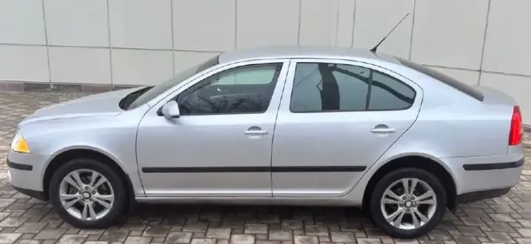 Skoda octavia a5
2006Г. В. Чешская сборка!
Птс оригинал 3хоз.
5 Лет в одних руках!
Автомобиль без каких либо вложений
Оцинкованный кузов,
Сохранился очень хорошо!
Без недочетов!
В дтп не участвовал!
Все герметики и швы на месте!
Самая надежная связка
Мотор 1.6 mpi и механическая коробка передач!
По двигателю все идеально!
Работает ровно и тихо!
Без посторонних шумов,
Масло не берет от слова совсем!
Кпп переключается плавно,
Без хруста и вылетов!
Ходовая часть взбитая!
Без стуков скрипов и тому подобного,
В ходу очень приятный авто!
По комплектации:
Кондиционер,
Системы (abs) (esp),
Подогрев сидений,
4Эл. Стеклоподъемника,
Задние партроники,
Сервисная книжка,
Два ключа,
Установлена качественная оптика bi-led линзы, дорогие led лампы в туманки, видимость прекрасная,
Сигнализация starline с автозапуском,
Оригинальный магнитофон skoda bolero и 4 заводских динамика, играет качественно!
Стоит зимняя резина michelin.
Приятный салон,
Без порезов и потертостей!
Цена 750.000т/р торг.
+79494164662,
+79494565088 - фотография - 5