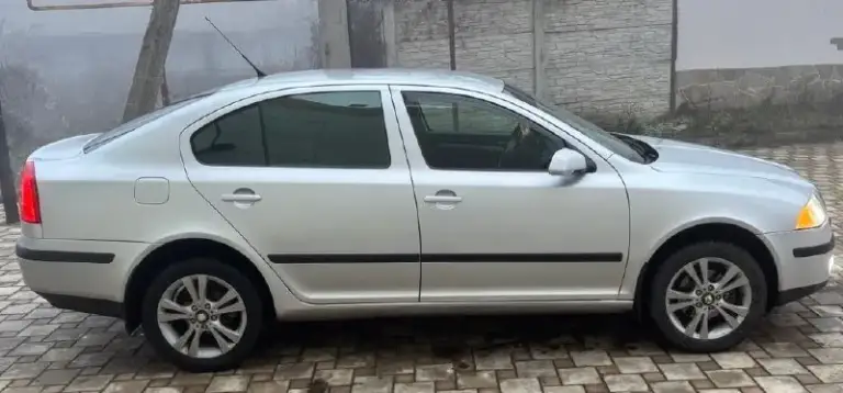 Skoda octavia a5
2006Г. В. Чешская сборка!
Птс оригинал 3хоз.
5 Лет в одних руках!
Автомобиль без каких либо вложений
Оцинкованный кузов,
Сохранился очень хорошо!
Без недочетов!
В дтп не участвовал!
Все герметики и швы на месте!
Самая надежная связка
Мотор 1.6 mpi и механическая коробка передач!
По двигателю все идеально!
Работает ровно и тихо!
Без посторонних шумов,
Масло не берет от слова совсем!
Кпп переключается плавно,
Без хруста и вылетов!
Ходовая часть взбитая!
Без стуков скрипов и тому подобного,
В ходу очень приятный авто!
По комплектации:
Кондиционер,
Системы (abs) (esp),
Подогрев сидений,
4Эл. Стеклоподъемника,
Задние партроники,
Сервисная книжка,
Два ключа,
Установлена качественная оптика bi-led линзы, дорогие led лампы в туманки, видимость прекрасная,
Сигнализация starline с автозапуском,
Оригинальный магнитофон skoda bolero и 4 заводских динамика, играет качественно!
Стоит зимняя резина michelin.
Приятный салон,
Без порезов и потертостей!
Цена 750.000т/р торг.
+79494164662,
+79494565088 - фотография - 6