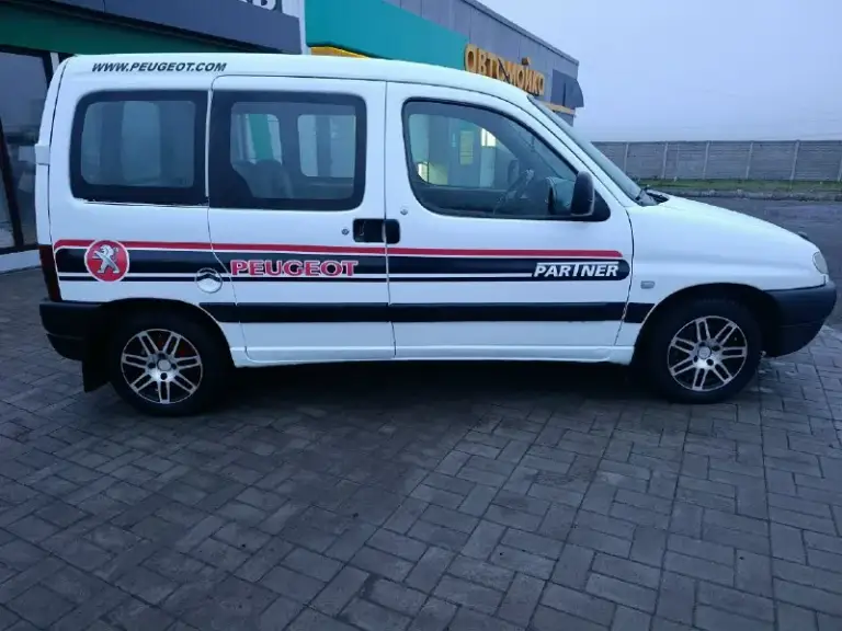 Продам пирожка peugeot партнер(пассажир). В очень достойном состоянии. 2000г. В. Гур. С самым надёжным и простейшим двигателем-1.9дизель(с расходом 5-6л. ) состояние на фото. Резина зимняя, новая. По документам я собственник. Цена 400т. Р территориально г. Комсомольское +79493273754
📞 Звоните: +7(949)3273754 - фотография - 2