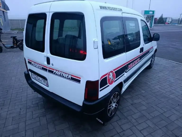 Продам пирожка peugeot партнер(пассажир). В очень достойном состоянии. 2000г. В. Гур. С самым надёжным и простейшим двигателем-1.9дизель(с расходом 5-6л. ) состояние на фото. Резина зимняя, новая. По документам я собственник. Цена 400т. Р территориально г. Комсомольское +79493273754
📞 Звоните: +7(949)3273754 - фотография - 3