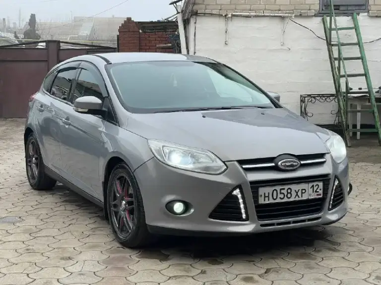 Продам ford focus 3
Год выпуска 2011
Эксплуатация с 2012
У автомобиля была бережная эксплуатация
Коробка робот 6 ст

Родной пробег 226.000
По кузову есть два косметических окраса

Автомобиль в отличном состоянии
Как внешне так и технически

Двигатель 1.6 в отличном состоянии
Не дымит не троит тяга отличная

Коробка в идеальном состоянии без пинков без задержки в переключении коробка обслужена

Ходовая отличная
Не стучит не гремит дорогу держит отлично

По кузову в прекрасном состоянии рыжиков гнили впятин нет кузов выглядит как на фото

Комплектация
Роботизированая коробка
Кондиционер
Эур
Стеклоподъемники
Подогрев зеркал
Подогрев сидений
Обогрев заднего стекла
Заводская мультимедиа
Мультируль
Крузиз контроль
Лед лампы
Диски r16 на хорошей резине

По автомобилю вложений нет сел и поехал

Все остальные интересующися вопросы по телефону
Цена 830,000₽ торг у капота

Город 🌆 осмотра мариуполь

+79491007492
По юридической части все кристально чисто - фотография - 3