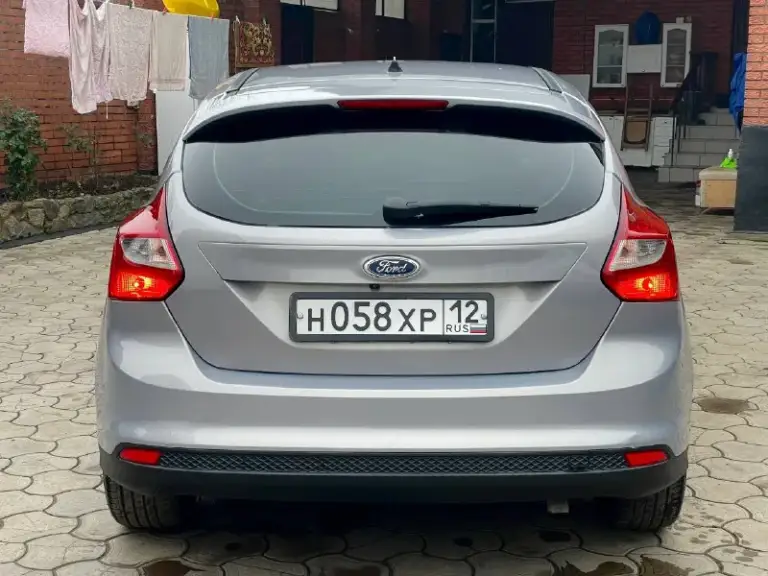 Продам ford focus 3
Год выпуска 2011
Эксплуатация с 2012
У автомобиля была бережная эксплуатация
Коробка робот 6 ст

Родной пробег 226.000
По кузову есть два косметических окраса

Автомобиль в отличном состоянии
Как внешне так и технически

Двигатель 1.6 в отличном состоянии
Не дымит не троит тяга отличная

Коробка в идеальном состоянии без пинков без задержки в переключении коробка обслужена

Ходовая отличная
Не стучит не гремит дорогу держит отлично

По кузову в прекрасном состоянии рыжиков гнили впятин нет кузов выглядит как на фото

Комплектация
Роботизированая коробка
Кондиционер
Эур
Стеклоподъемники
Подогрев зеркал
Подогрев сидений
Обогрев заднего стекла
Заводская мультимедиа
Мультируль
Крузиз контроль
Лед лампы
Диски r16 на хорошей резине

По автомобилю вложений нет сел и поехал

Все остальные интересующися вопросы по телефону
Цена 830,000₽ торг у капота

Город 🌆 осмотра мариуполь

+79491007492
По юридической части все кристально чисто - фотография - 5