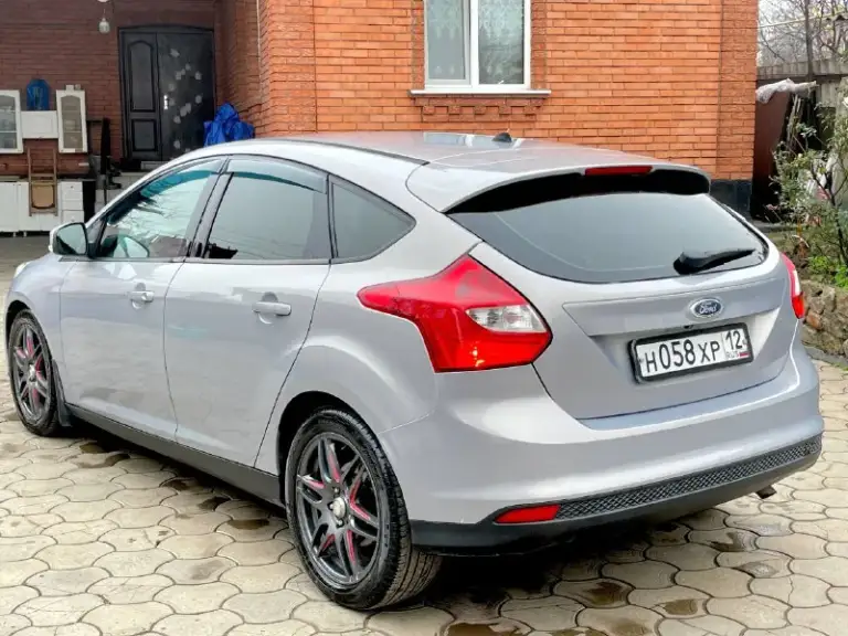 Продам ford focus 3
Год выпуска 2011
Эксплуатация с 2012
У автомобиля была бережная эксплуатация
Коробка робот 6 ст

Родной пробег 226.000
По кузову есть два косметических окраса

Автомобиль в отличном состоянии
Как внешне так и технически

Двигатель 1.6 в отличном состоянии
Не дымит не троит тяга отличная

Коробка в идеальном состоянии без пинков без задержки в переключении коробка обслужена

Ходовая отличная
Не стучит не гремит дорогу держит отлично

По кузову в прекрасном состоянии рыжиков гнили впятин нет кузов выглядит как на фото

Комплектация
Роботизированая коробка
Кондиционер
Эур
Стеклоподъемники
Подогрев зеркал
Подогрев сидений
Обогрев заднего стекла
Заводская мультимедиа
Мультируль
Крузиз контроль
Лед лампы
Диски r16 на хорошей резине

По автомобилю вложений нет сел и поехал

Все остальные интересующися вопросы по телефону
Цена 830,000₽ торг у капота

Город 🌆 осмотра мариуполь

+79491007492
По юридической части все кристально чисто - фотография - 6