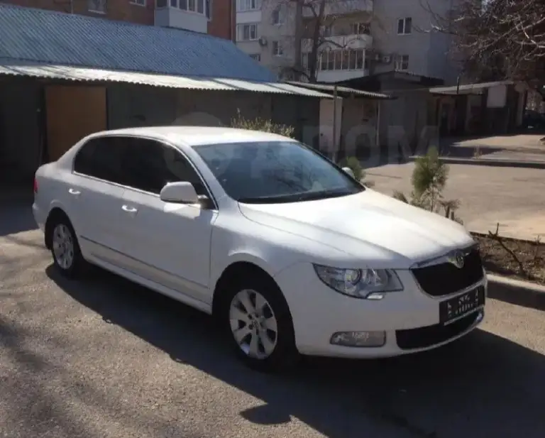 Продаю роскошный седан бизнес- класса skoda superb с пробегом 122 000 км. Шестиступенчатая акпп идеальное техническое состояние, гаражное хранение, чистый и уютный салон, ощущение нового авто ! В автомобиле не курили. Новая акб, два комплекта колес.
Комплектация:
- Магнитола bolero с цветным жк дисплеем, мощная акустическая система, качественное звучание;
- Esp, включая abs+msr+asr+eds и hba + система контроля подъема в гору;
- Бортовой компьютер maxidot;
- Climatronic - двухзонный климат- контроль;
- Малый кожаный пакет;
- Наружные зеркала с обогревом и электроскладыванием;
- Система light assistant;
- Автоматически затемняющиеся боковые зеркала и зеркало заднего вида;
- Биксеноновые адаптивные фары afs с омывателями фар высокого давления;
- Многофункциональное 4- спицевое кожаное рулевое колесо с управлением радио;
- Задний парктроник;
- Круиз- контроль;
- И т. Д.
Автомобиль европейской сборки !!!
Готов к любым проверкам за ваш счет. Цена 1 235 000₽ т. +79494168051 - фотография - 3