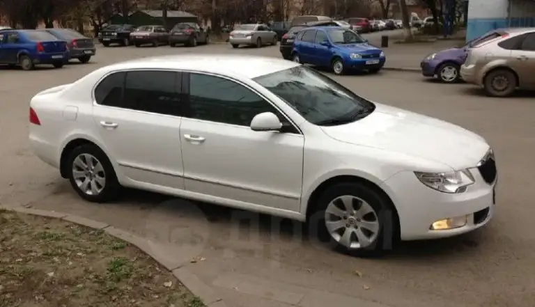 Продаю роскошный седан бизнес- класса skoda superb с пробегом 122 000 км. Шестиступенчатая акпп идеальное техническое состояние, гаражное хранение, чистый и уютный салон, ощущение нового авто ! В автомобиле не курили. Новая акб, два комплекта колес.
Комплектация:
- Магнитола bolero с цветным жк дисплеем, мощная акустическая система, качественное звучание;
- Esp, включая abs+msr+asr+eds и hba + система контроля подъема в гору;
- Бортовой компьютер maxidot;
- Climatronic - двухзонный климат- контроль;
- Малый кожаный пакет;
- Наружные зеркала с обогревом и электроскладыванием;
- Система light assistant;
- Автоматически затемняющиеся боковые зеркала и зеркало заднего вида;
- Биксеноновые адаптивные фары afs с омывателями фар высокого давления;
- Многофункциональное 4- спицевое кожаное рулевое колесо с управлением радио;
- Задний парктроник;
- Круиз- контроль;
- И т. Д.
Автомобиль европейской сборки !!!
Готов к любым проверкам за ваш счет. Цена 1 235 000₽ т. +79494168051 - фотография - 6