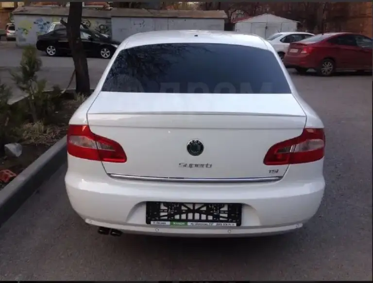 Продаю роскошный седан бизнес- класса skoda superb с пробегом 122 000 км. Шестиступенчатая акпп идеальное техническое состояние, гаражное хранение, чистый и уютный салон, ощущение нового авто ! В автомобиле не курили. Новая акб, два комплекта колес.
Комплектация:
- Магнитола bolero с цветным жк дисплеем, мощная акустическая система, качественное звучание;
- Esp, включая abs+msr+asr+eds и hba + система контроля подъема в гору;
- Бортовой компьютер maxidot;
- Climatronic - двухзонный климат- контроль;
- Малый кожаный пакет;
- Наружные зеркала с обогревом и электроскладыванием;
- Система light assistant;
- Автоматически затемняющиеся боковые зеркала и зеркало заднего вида;
- Биксеноновые адаптивные фары afs с омывателями фар высокого давления;
- Многофункциональное 4- спицевое кожаное рулевое колесо с управлением радио;
- Задний парктроник;
- Круиз- контроль;
- И т. Д.
Автомобиль европейской сборки !!!
Готов к любым проверкам за ваш счет. Цена 1 235 000₽ т. +79494168051 - фотография - 7