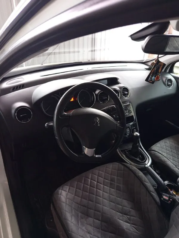Продам peugeot 308, в хорошем состоянии. 2013 год, мотор 1.6 механическая коробка. По кузову без гнили рыжиков. Есть нюанс один по порогу на фото будет видно. Остальное по кузову в идеале. С коробкой тоже в отлично состоянии. Машинка ухоженная.
Все вопросы по телефону
+79497531147
Цена 660 000₽
📲 Tg: @antoch_artur
📞 Звоните: +7(949)7531147 - фотография - 4