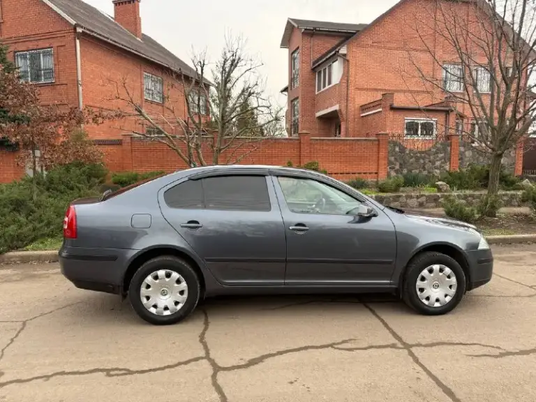 Продам skoda octavia a5 2006 год 1.6 механика пробег 168000 тыс машина местная мариупольская газ-бензин газ в писан в птс! Эксплуатация без дтп машина в родной краски все стекла родные включай лобовое! Технически полностью обслужена не требует никаких вложений в машине все работает отлично, осмотр город мариуполь цена 685000 тыс рублей по всем вопросам звоните +79497195733 - фотография - 7