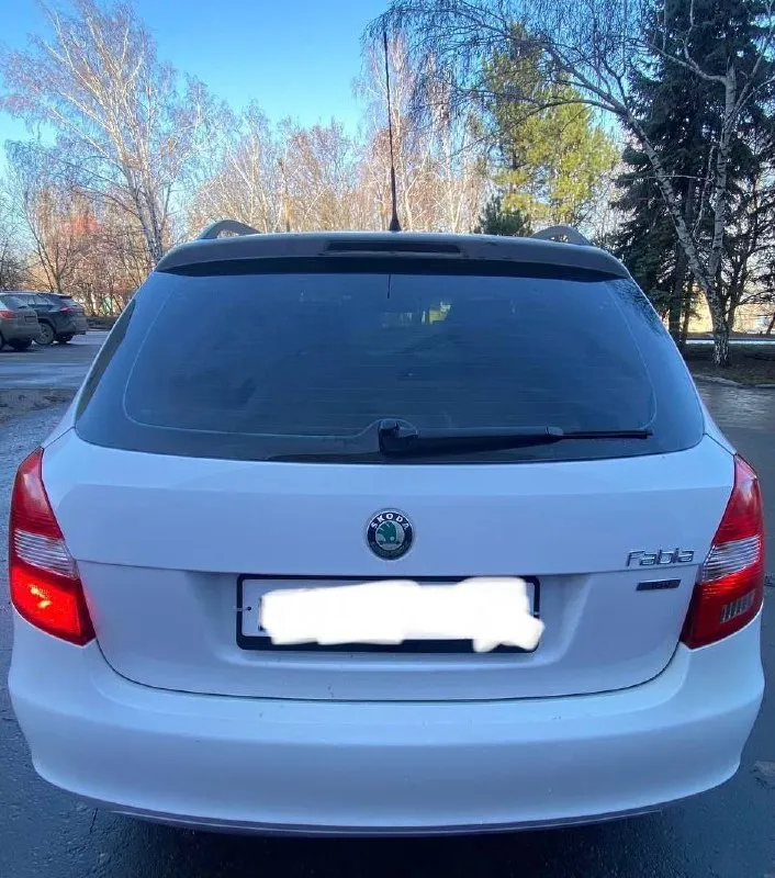 Продам хороший семейный автомобиль!
Skoda fabia универсал,
Рестайлинг 2011г. В.
Пробег 228т.
Я являюсь собственником автомобиля, обслуживал по регламенту как положено!
Кузов оцинкованный, соответственно без
Гнили ржавчины и прочих недостатков!
В живую как на фото.
Отличный и экономичный двигатель 1.4
Работает ровно, без посторонних звуков,
Динамика прекрасная!
Масло не берет.
Коробка передач и ходовая в полнейшем порядке без нареканий!
По комплектации:
Гидроусилитель руля, кондиционер(рабочий),
Система abs,
Микролифт передних сидений,
Серво руль,
Руль на вылет, стеклоподъёмники,
Электро зеркала,
Подогрев зеркал и заднего стекла,
Подогрев сидений,
Бортовой компьютер,
Два ключа.
В подарок отдам второй комплект резины, на данный момент уже установил зимнюю резину.
Цена 715.000т. Рублей.
Торгу уместен.
Тел:+79496338655,
Телеграмм вацап по этому номеру. - фотография - 4