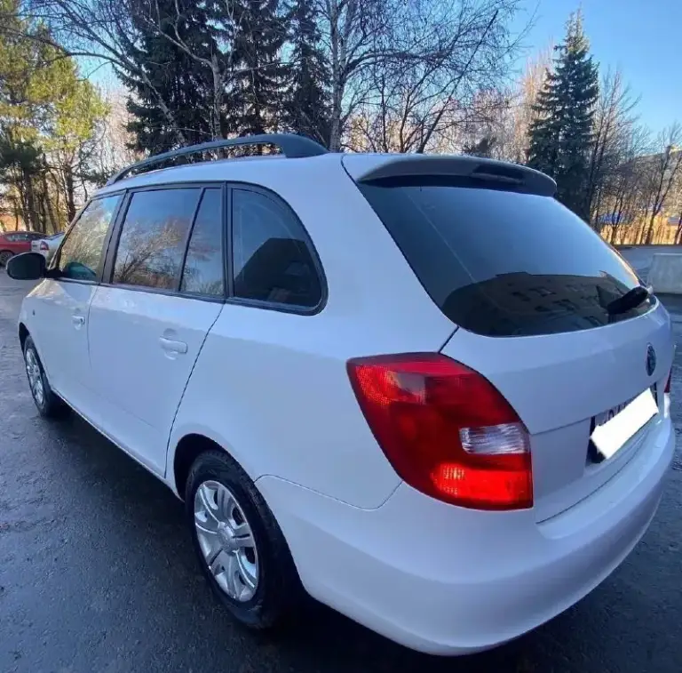 Продам хороший семейный автомобиль!
Skoda fabia универсал,
Рестайлинг 2011г. В.
Пробег 228т.
Я являюсь собственником автомобиля, обслуживал по регламенту как положено!
Кузов оцинкованный, соответственно без
Гнили ржавчины и прочих недостатков!
В живую как на фото.
Отличный и экономичный двигатель 1.4
Работает ровно, без посторонних звуков,
Динамика прекрасная!
Масло не берет.
Коробка передач и ходовая в полнейшем порядке без нареканий!
По комплектации:
Гидроусилитель руля, кондиционер(рабочий),
Система abs,
Микролифт передних сидений,
Серво руль,
Руль на вылет, стеклоподъёмники,
Электро зеркала,
Подогрев зеркал и заднего стекла,
Подогрев сидений,
Бортовой компьютер,
Два ключа.
В подарок отдам второй комплект резины, на данный момент уже установил зимнюю резину.
Цена 715.000т. Рублей.
Торгу уместен.
Тел:+79496338655,
Телеграмм вацап по этому номеру. - фотография - 5
