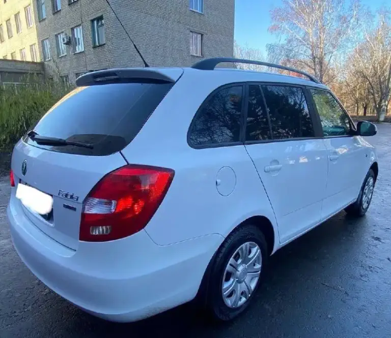 Продам хороший семейный автомобиль!
Skoda fabia универсал,
Рестайлинг 2011г. В.
Пробег 228т.
Я являюсь собственником автомобиля, обслуживал по регламенту как положено!
Кузов оцинкованный, соответственно без
Гнили ржавчины и прочих недостатков!
В живую как на фото.
Отличный и экономичный двигатель 1.4
Работает ровно, без посторонних звуков,
Динамика прекрасная!
Масло не берет.
Коробка передач и ходовая в полнейшем порядке без нареканий!
По комплектации:
Гидроусилитель руля, кондиционер(рабочий),
Система abs,
Микролифт передних сидений,
Серво руль,
Руль на вылет, стеклоподъёмники,
Электро зеркала,
Подогрев зеркал и заднего стекла,
Подогрев сидений,
Бортовой компьютер,
Два ключа.
В подарок отдам второй комплект резины, на данный момент уже установил зимнюю резину.
Цена 715.000т. Рублей.
Торгу уместен.
Тел:+79496338655,
Телеграмм вацап по этому номеру. - фотография - 6