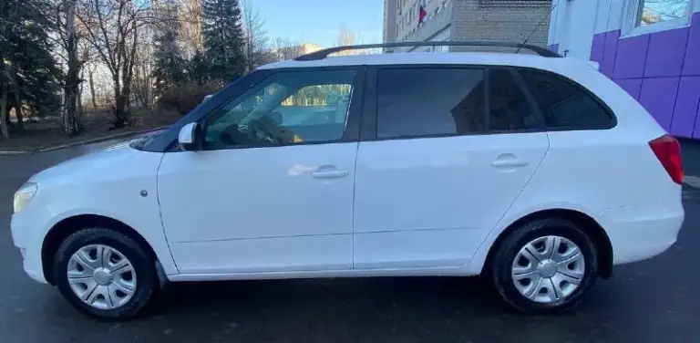 Продам хороший семейный автомобиль!
Skoda fabia универсал,
Рестайлинг 2011г. В.
Пробег 228т.
Я являюсь собственником автомобиля, обслуживал по регламенту как положено!
Кузов оцинкованный, соответственно без
Гнили ржавчины и прочих недостатков!
В живую как на фото.
Отличный и экономичный двигатель 1.4
Работает ровно, без посторонних звуков,
Динамика прекрасная!
Масло не берет.
Коробка передач и ходовая в полнейшем порядке без нареканий!
По комплектации:
Гидроусилитель руля, кондиционер(рабочий),
Система abs,
Микролифт передних сидений,
Серво руль,
Руль на вылет, стеклоподъёмники,
Электро зеркала,
Подогрев зеркал и заднего стекла,
Подогрев сидений,
Бортовой компьютер,
Два ключа.
В подарок отдам второй комплект резины, на данный момент уже установил зимнюю резину.
Цена 715.000т. Рублей.
Торгу уместен.
Тел:+79496338655,
Телеграмм вацап по этому номеру. - фотография - 7