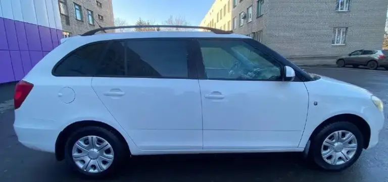 Продам хороший семейный автомобиль!
Skoda fabia универсал,
Рестайлинг 2011г. В.
Пробег 228т.
Я являюсь собственником автомобиля, обслуживал по регламенту как положено!
Кузов оцинкованный, соответственно без
Гнили ржавчины и прочих недостатков!
В живую как на фото.
Отличный и экономичный двигатель 1.4
Работает ровно, без посторонних звуков,
Динамика прекрасная!
Масло не берет.
Коробка передач и ходовая в полнейшем порядке без нареканий!
По комплектации:
Гидроусилитель руля, кондиционер(рабочий),
Система abs,
Микролифт передних сидений,
Серво руль,
Руль на вылет, стеклоподъёмники,
Электро зеркала,
Подогрев зеркал и заднего стекла,
Подогрев сидений,
Бортовой компьютер,
Два ключа.
В подарок отдам второй комплект резины, на данный момент уже установил зимнюю резину.
Цена 715.000т. Рублей.
Торгу уместен.
Тел:+79496338655,
Телеграмм вацап по этому номеру. - фотография - 8