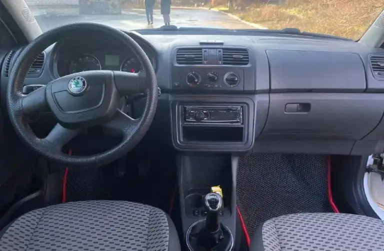 Продам хороший семейный автомобиль!
Skoda fabia универсал,
Рестайлинг 2011г. В.
Пробег 228т.
Я являюсь собственником автомобиля, обслуживал по регламенту как положено!
Кузов оцинкованный, соответственно без
Гнили ржавчины и прочих недостатков!
В живую как на фото.
Отличный и экономичный двигатель 1.4
Работает ровно, без посторонних звуков,
Динамика прекрасная!
Масло не берет.
Коробка передач и ходовая в полнейшем порядке без нареканий!
По комплектации:
Гидроусилитель руля, кондиционер(рабочий),
Система abs,
Микролифт передних сидений,
Серво руль,
Руль на вылет, стеклоподъёмники,
Электро зеркала,
Подогрев зеркал и заднего стекла,
Подогрев сидений,
Бортовой компьютер,
Два ключа.
В подарок отдам второй комплект резины, на данный момент уже установил зимнюю резину.
Цена 715.000т. Рублей.
Торгу уместен.
Тел:+79496338655,
Телеграмм вацап по этому номеру. - фотография - 9