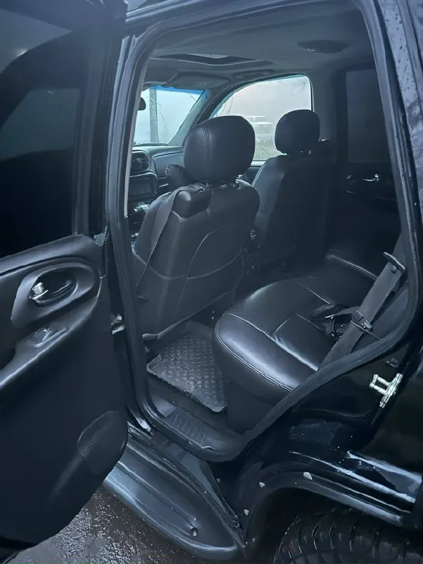 Продам настоящего американца- chevrolet trailblazer, 2007 г. В. Объём двигателя 4.2/ 295 л. С. Автомат. В максимальной редкой комплектации ltz с люком, датчик света, датчик дождя, память сидений, круиз контроль. Carplay. Розетки, обогрев сидений с возможностью отдельного обогрева спинки сиденья, заводское прицепное, имеется сервисная книжка. Туманки - линзы 200км назад заменил все фильтра масла резина новая а/т все сезонка, приобретена месяц назад люк не течёт климат 3-х зонный, холодит, что руки отмерзают газ не стоял все что должно работать, работает. Автомобиль не новый, имеются следы эксплуатации. Отличная альтернатива прадо и паджеро, но с более приятной ценой. Документы в порядке, переоформление по дкп или мрэо цена 865 000 торг у капота с реальным адекватеным покупателем. Готов выслушать ваши предложения. Можно на обмен. Находится в г. Макеевка +79494234095
📞 Звоните: +7(949)4234095 - фотография - 6