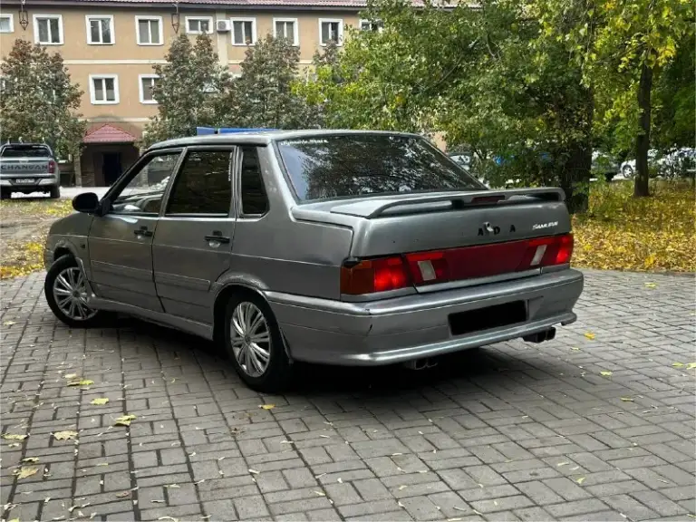 В продаже ваз 2115 2008 года выпуска двигатель: инжектор, 8 клапанов (чистый, не троит, не дымит) коробка: мкпп 5 ступеней (без хрустов и нареканий) ходовая: сбалансированная, без шума и стуков. Лкп: есть изъяны по задним аркам и крыше, пороги в наличии. Салон: новые замки, новые колонки в передних картах. Недочёты: частично подключить электрику, докрасить лкп, поставить новые колонки на заднюю полку (не успел приобрести), стеклоподъёмник со стороны водителя не работает. Стоит выхлоп "stinger" и новое стерео. Учёт: снята с учёта цена: 177000 и разумеется торг просьба не предлагать обмены, сильно нужны деньги. Связь: +79493956410 телеграм на нём же.
📞 Звоните: +7(949)3956410 - фотография - 1
