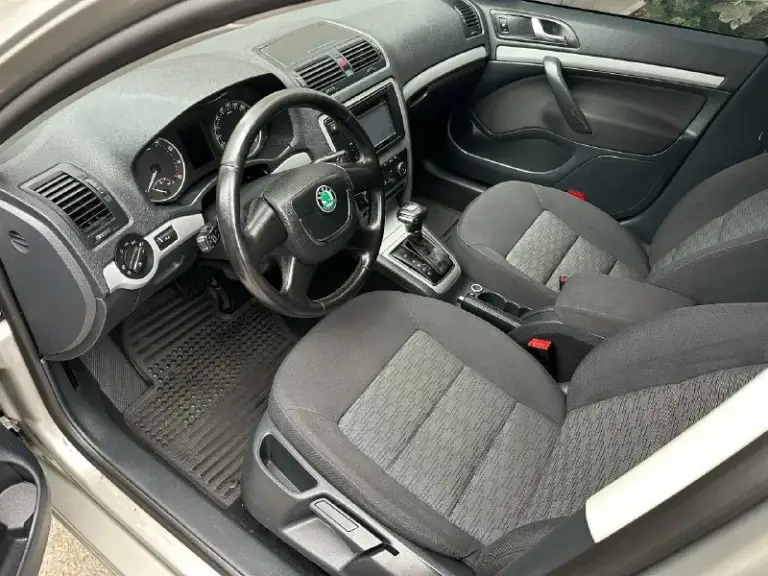 Skoda octavia 📆 год выпуска: 2013 ⚙️ мотор: 1.8 бензин 🕹 тип кпп: полноценный автомат 📈пробег: 249 тыс. Км. 📍донецк. 🖌 описание: ✅ мотор шикарный, акпп без пинков. ✅ тех. Часть в отличном состоянии. ✅ кузов в родном окрасе! Салон состояние нового авто! Зеленая автотека! 2 легких дтп на парковке по бамперам, бампера даже не меняли, фото есть! Комплектация: круиз-контроль, двухзонный климат-контроль, 4 стеклоподъемника, подогрев сидений, датчик света, датчик дождя, электрозеркала! 2 ключа! Автомобиль по технической части полностью исправен все работает в штатном режиме ! Полностью обслужен! Сел и поехал! Любые проверки! 💰цена - 1.1 млн 💰торг при осмотре🤝 📲 +7 (949) 308-35-53 владислав
📞 Звоните: +7(949)3083553 - фотография - 4