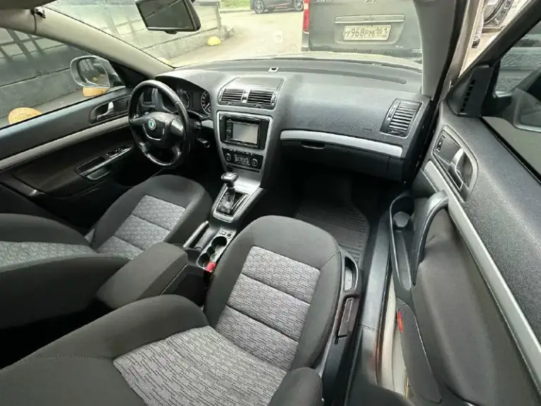 Skoda octavia 📆 год выпуска: 2013 ⚙️ мотор: 1.8 бензин 🕹 тип кпп: полноценный автомат 📈пробег: 249 тыс. Км. 📍донецк. 🖌 описание: ✅ мотор шикарный, акпп без пинков. ✅ тех. Часть в отличном состоянии. ✅ кузов в родном окрасе! Салон состояние нового авто! Зеленая автотека! 2 легких дтп на парковке по бамперам, бампера даже не меняли, фото есть! Комплектация: круиз-контроль, двухзонный климат-контроль, 4 стеклоподъемника, подогрев сидений, датчик света, датчик дождя, электрозеркала! 2 ключа! Автомобиль по технической части полностью исправен все работает в штатном режиме ! Полностью обслужен! Сел и поехал! Любые проверки! 💰цена - 1.1 млн 💰торг при осмотре🤝 📲 +7 (949) 308-35-53 владислав
📞 Звоните: +7(949)3083553 - фотография - 6