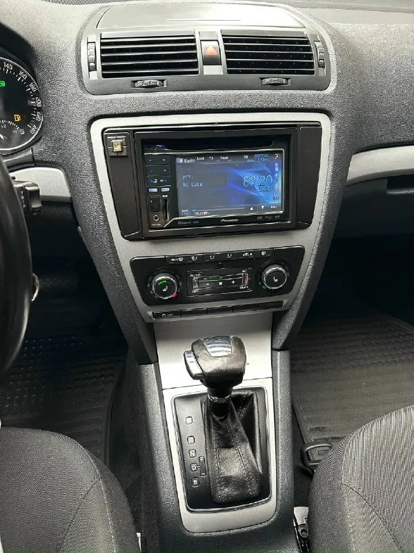 Skoda octavia 📆 год выпуска: 2013 ⚙️ мотор: 1.8 бензин 🕹 тип кпп: полноценный автомат 📈пробег: 249 тыс. Км. 📍донецк. 🖌 описание: ✅ мотор шикарный, акпп без пинков. ✅ тех. Часть в отличном состоянии. ✅ кузов в родном окрасе! Салон состояние нового авто! Зеленая автотека! 2 легких дтп на парковке по бамперам, бампера даже не меняли, фото есть! Комплектация: круиз-контроль, двухзонный климат-контроль, 4 стеклоподъемника, подогрев сидений, датчик света, датчик дождя, электрозеркала! 2 ключа! Автомобиль по технической части полностью исправен все работает в штатном режиме ! Полностью обслужен! Сел и поехал! Любые проверки! 💰цена - 1.1 млн 💰торг при осмотре🤝 📲 +7 (949) 308-35-53 владислав
📞 Звоните: +7(949)3083553 - фотография - 7