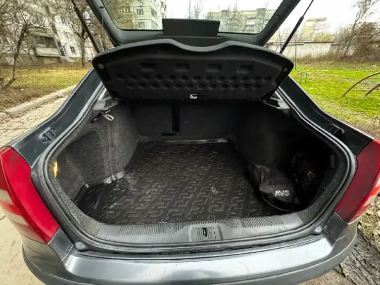 Продам skoda octavia a5
Год: 2009
Пробег: 290 000 км
Объем: 1.4, 80л. С.
Цена 480 000р + торг.

По машине было много чего сделано. Из последнего:
- Замена катушек зажигания
- Ремень грм
- Помпа антифриза
- Диск сцепления и корзина
- Выжимной подшибник 5000км назад
Заменён бензонасос 1500км назад.
Масло менялось каждые 7000км.
Масло не ест. От замены до замены расход приблизительно 200-300мл.
По кузову есть возрастные болячки и некоторые недочеты. Есть трещина внизу лобового стекла.
В салоне контурная подсветка (цвет регулируется любой).
На сиденьях чехлы из кожзама.
Багажник очень большой и вместительный.
Машина полностью на ходу каждый день без проблем, сел поехал. Диски задние есть такие же, как спереди. Резина летняя, комплект штамповок отдам в подарок.
Уступлю реальному покупателю.
Осмотр машины в г. Донецк.
На все другие вопросы отвечу по телефону.
+79493632238 - фотография - 10
