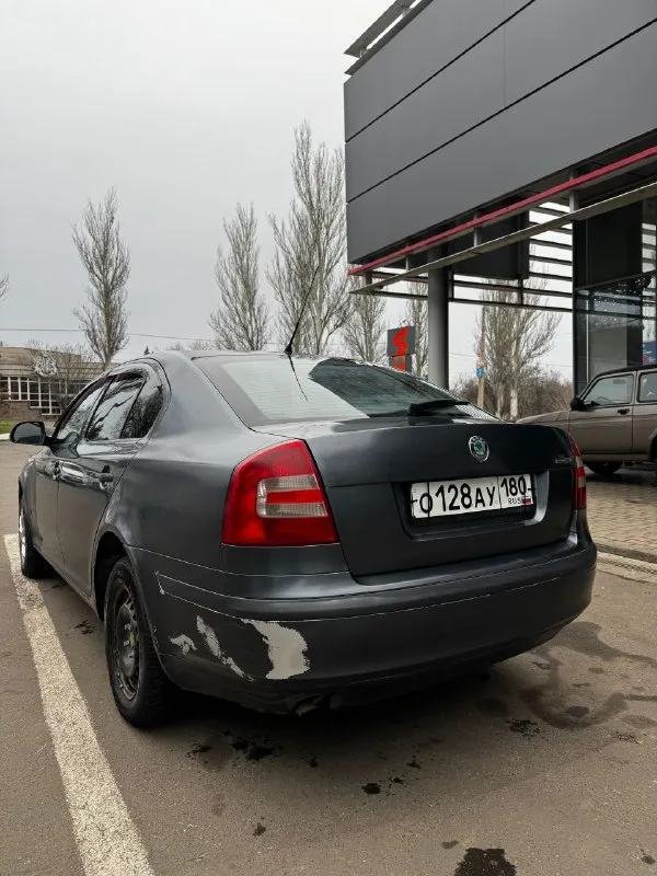 Продам skoda octavia a5
Год: 2009
Пробег: 290 000 км
Объем: 1.4, 80л. С.
Цена 480 000р + торг.

По машине было много чего сделано. Из последнего:
- Замена катушек зажигания
- Ремень грм
- Помпа антифриза
- Диск сцепления и корзина
- Выжимной подшибник 5000км назад
Заменён бензонасос 1500км назад.
Масло менялось каждые 7000км.
Масло не ест. От замены до замены расход приблизительно 200-300мл.
По кузову есть возрастные болячки и некоторые недочеты. Есть трещина внизу лобового стекла.
В салоне контурная подсветка (цвет регулируется любой).
На сиденьях чехлы из кожзама.
Багажник очень большой и вместительный.
Машина полностью на ходу каждый день без проблем, сел поехал. Диски задние есть такие же, как спереди. Резина летняя, комплект штамповок отдам в подарок.
Уступлю реальному покупателю.
Осмотр машины в г. Донецк.
На все другие вопросы отвечу по телефону.
+79493632238 - фотография - 4