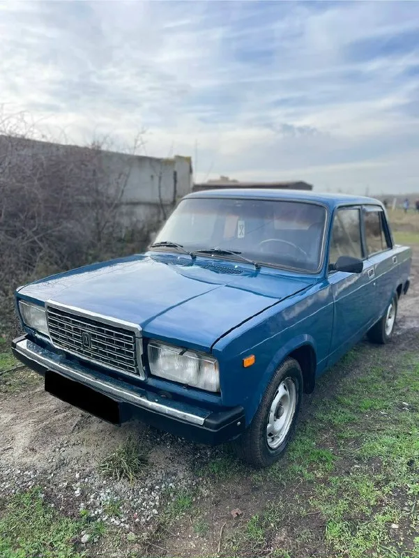Продам ваз 2107 2005г. В автомобиль в одних руках, с 2013г. 1 хозяин ! До этого только авто салон. Цена 💰225.000тыс. Руб торг❗ в хорошем состоянии, обслуживалась всегда вовремя и достойно, делалось все для себя. Мотор масло не кушает, работаем тихо, ровно. Стоит новый бензонасос, новые свечи и масло поменял 1000км назад. Техническая часть в идеале, коробка 5-ти ступка не хрустит не выбивает. Кузов практически весь заводском окрасе, небыло ни одного дтп, ничего не варилось не снималось полностью обработаны изнутри, пороги/крылья/низа дверей багажник, гнили и ржавчины нет нигде. Дно полностью обработано. Очень красивый цвет. Стекла все заводские включая лобовое. Салон чистый опрятный, сиденье не продавлены, работает каждая кнопка и лампочка. По ходовой все супер ни каких скрипов, стуков, состоянии просто огонь. Дно в заводском состоянии!!! Печка дует. Стоит новый аккумулятор на гарантии. В комплекте с машиной отдаю 2-й комплект новой зимней резины на штапах, и небольшую ку
📞 Звоните: +7(949)3834231 - фотография - 1