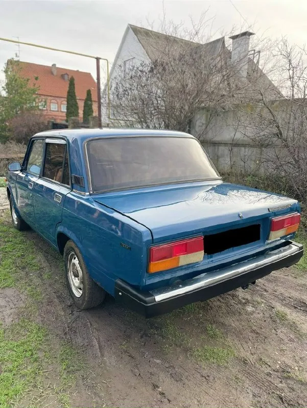 Продам ваз 2107 2005г. В автомобиль в одних руках, с 2013г. 1 хозяин ! До этого только авто салон. Цена 💰225.000тыс. Руб торг❗ в хорошем состоянии, обслуживалась всегда вовремя и достойно, делалось все для себя. Мотор масло не кушает, работаем тихо, ровно. Стоит новый бензонасос, новые свечи и масло поменял 1000км назад. Техническая часть в идеале, коробка 5-ти ступка не хрустит не выбивает. Кузов практически весь заводском окрасе, небыло ни одного дтп, ничего не варилось не снималось полностью обработаны изнутри, пороги/крылья/низа дверей багажник, гнили и ржавчины нет нигде. Дно полностью обработано. Очень красивый цвет. Стекла все заводские включая лобовое. Салон чистый опрятный, сиденье не продавлены, работает каждая кнопка и лампочка. По ходовой все супер ни каких скрипов, стуков, состоянии просто огонь. Дно в заводском состоянии!!! Печка дует. Стоит новый аккумулятор на гарантии. В комплекте с машиной отдаю 2-й комплект новой зимней резины на штапах, и небольшую ку
📞 Звоните: +7(949)3834231 - фотография - 3