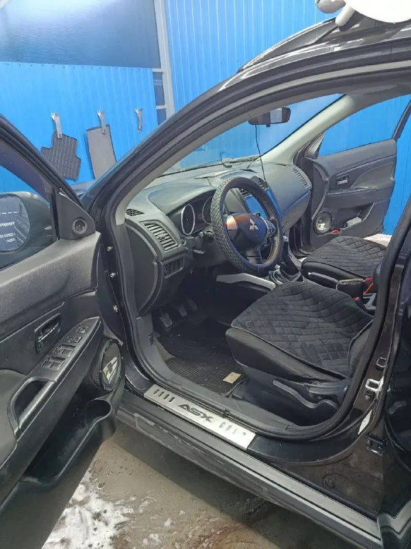 Mitsubishi asx🔴
Японский кроссовер 2⃣0⃣1⃣3⃣с механической коробкой передач, передний привод, двигатель 1,6 л. , 116 л/с.
Оригинальный пробег 203455 ✅ комплектация: стеклоподъемники передние и задние, электро-регулировка зеркал, обогрев сидений, литые легкосплавные диски на зимней шиповоной резине.
Надежный и экономичный автомобиль для повседневной езды.
Расход от 6 л100 км 
Круиз контроль, секретка для угона авто, мультимедийный экран, хорошая мультимедийная акустика.
Состояние на 4+
Ходовая в круг новая, двигатель без нареканий, коробка без проблем.
По кузову нужно приложить руки, машина после арт-обстрела, важные части кузова были заменены, нужно покрасить.
По электрике все работает, кроме ремней безопасности, их нужно разблокировать, и заменить одну подушку безопасности, последствия обстрела.
Все косяки покажем, расскажем, ничего не скрываем.
На просмотры в соседние города не катаюсь.
Продажа в городе донецк.
Цена:950 000 + торг
Так же возможен обмен в обе стороны.
Телефон для связи:
+79494835279 - фотография - 4